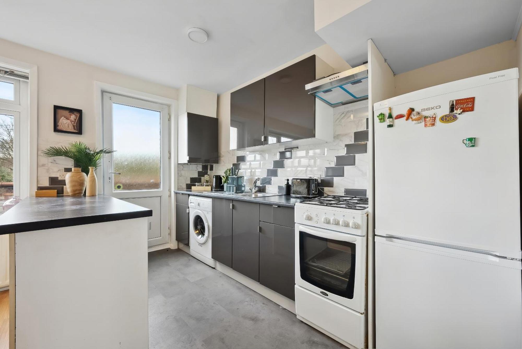 Vichy - Edgware Way 2 Bed Modern * Лондон
